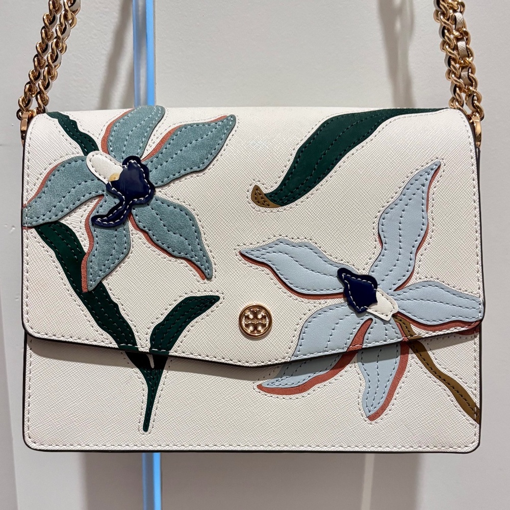 Tory Burch Robinson Appliqué Convertible Shoulder Bag in Ivory/ blue